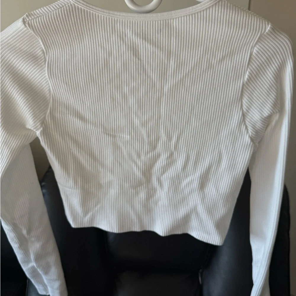 White Ribbed V-Neck Top - Picture 2 of 3